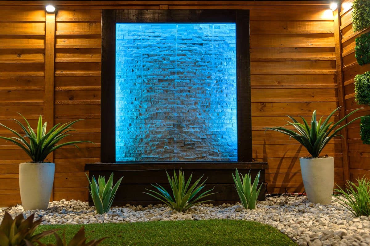Pots & Water Features